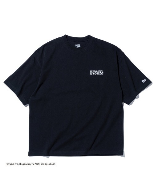 NEW ERA(ニューエラ)の「NEW ERA DORAEMON CAP OVERSIZED TEE(ニューエラ ドラえもん キャップ オーバーサイズドTシャツ)(Tシャツ/カットソー・メンズ・ブラック・MEDIUM/LARGE/X-LARGE)」の2枚目の写真