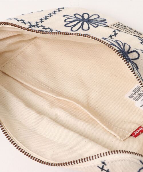 Levi's（リーバイス）の「Levi's/リーバイス DEVON クロスボディバッグ（ボディバッグ/ウエストポーチ・レディース・オフホワイト・OS）」の4枚目の写真