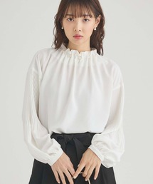 プリーツスリーブパールデザインブラウス