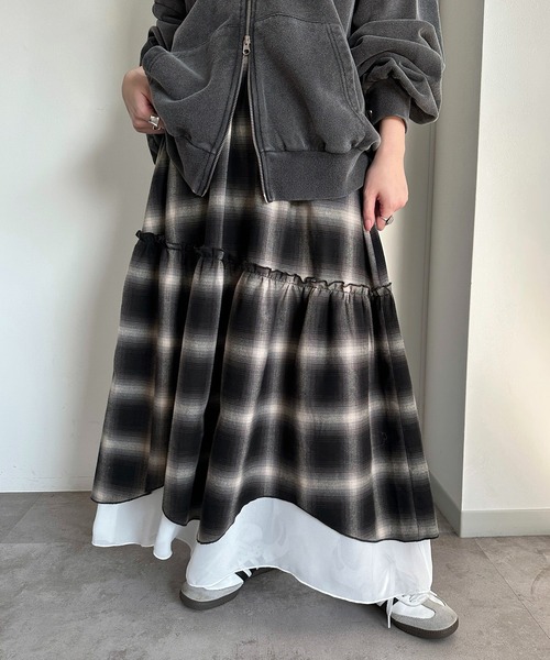 apres jour mignon（アプレジュールミニョン）の「イレヘムレイヤードスカート（スカート・レディース・ブラック/ネイビー/オフホワイト/ブラック系その他・SMALL/MEDIUM/X-LARGE）」の4枚目の写真