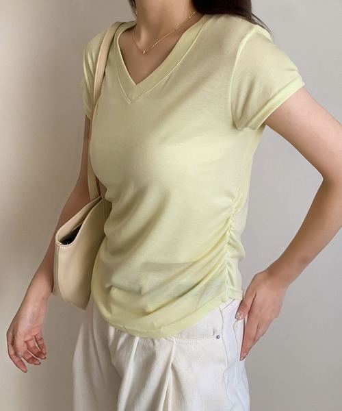 LOWO(ロワ)の「サイドギャザーVネック半袖Tシャツ カットソー(Tシャツ/カットソー・レディース・ベージュ/グレー/ホワイト/ブラック/イエロー/ピンク/モカ・FREE)」の6枚目の写真