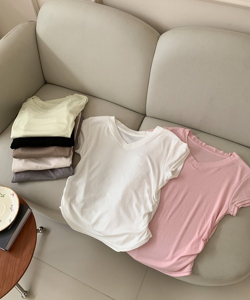 LOWO(ロワ)の「サイドギャザーVネック半袖Tシャツ カットソー(Tシャツ/カットソー・レディース・ベージュ/グレー/ホワイト/ブラック/イエロー/ピンク/モカ・FREE)」の18枚目の写真