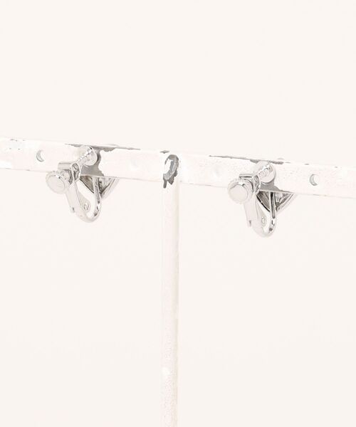 FOREVER 21(フォーエバー トゥエンティーワン)の「ハートデザインイヤリング4(イヤリング・レディース・ピンク/シルバー/ゴールド・FREE)」の4枚目の写真