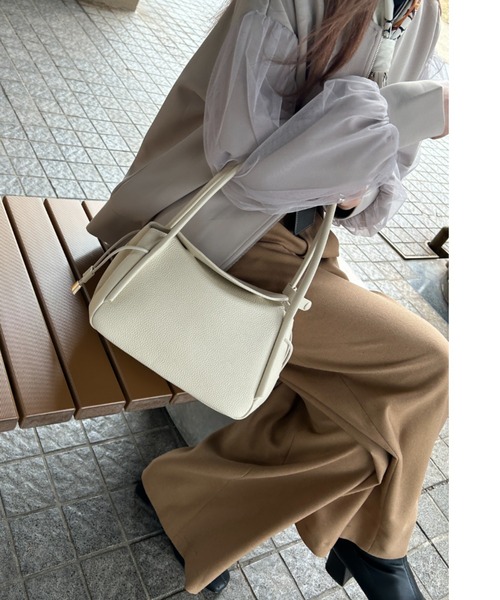 LAUTREAMONT（ロートレアモン）の「【WEB限定】<STORY.>2WAYフォルムレザーハンドバッグ（ハンドバッグ・レディース・ブラック/ライトブルー/オフホワイト・FREE）」の2枚目の写真