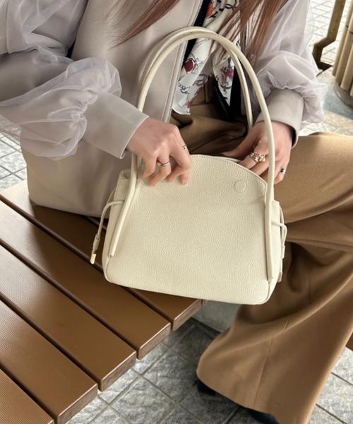 LAUTREAMONT（ロートレアモン）の「【WEB限定】<STORY.>2WAYフォルムレザーハンドバッグ（ハンドバッグ・レディース・ブラック/ライトブルー/オフホワイト・FREE）」の4枚目の写真