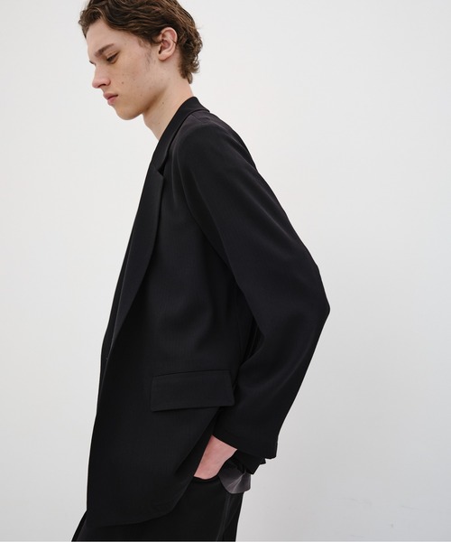 UNITED TOKYO（ユナイテッドトウキョウ）の「COLD DRY PLEATS リラックスジャケット（テーラードジャケット・メンズ・ダークグレー/ブラック/オリーブ・1/2）」の10枚目の写真