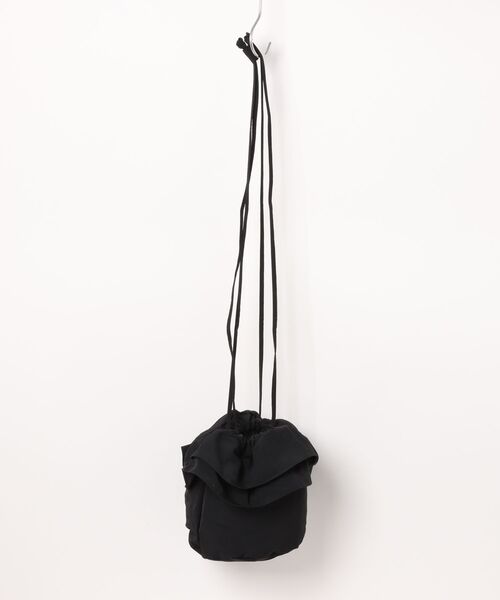 and it_（アンドイット）の「ナイロンフリル巾着バッグ（ショルダーバッグ・レディース・アイボリー/ブルー/レッド/ライトベージュ/ブラック・FREE）」の6枚目の写真