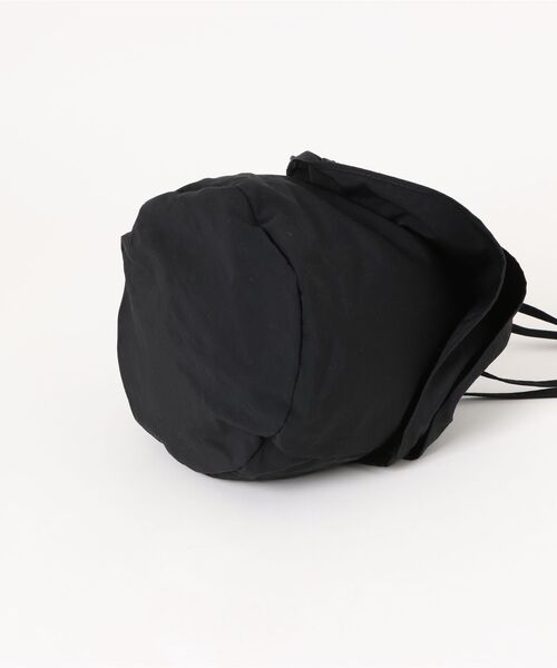 and it_（アンドイット）の「ナイロンフリル巾着バッグ（ショルダーバッグ・レディース・アイボリー/ブルー/レッド/ライトベージュ/ブラック・FREE）」の7枚目の写真