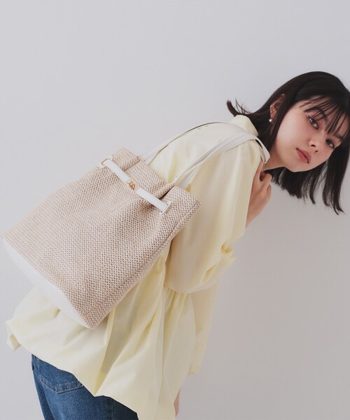 OPAQUE.CLIP（オペークドットクリップ）の「フロントベルトデザイン雑材合皮コンビトートバッグ（トートバッグ・レディース・グレー/ブラック系4/オフホワイト・00）」の2枚目の写真