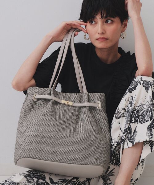 OPAQUE.CLIP（オペークドットクリップ）の「フロントベルトデザイン雑材合皮コンビトートバッグ（トートバッグ・レディース・グレー/ブラック系4/オフホワイト・00）」の6枚目の写真