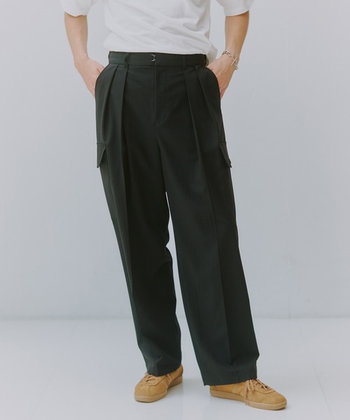NewAnce（ニュアンス）の「【NewAnce】Two Tuck Draping Cargo Slacks / Polyester & Rayon Blend（カーゴパンツ・メンズ・ブラック/グレー・S/M/L）」の2枚目の写真