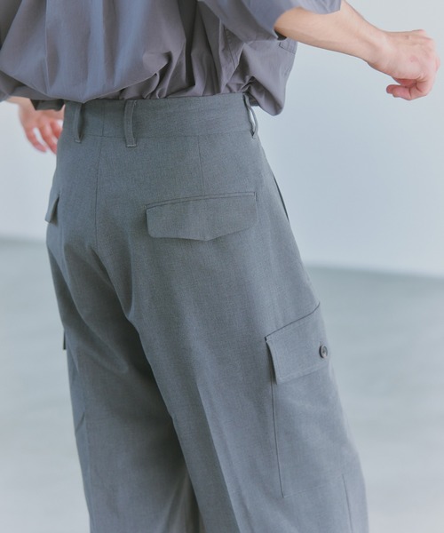 NewAnce（ニュアンス）の「【NewAnce】Two Tuck Draping Cargo Slacks / Polyester & Rayon Blend（カーゴパンツ・メンズ・ブラック/グレー・S/M/L）」の3枚目の写真