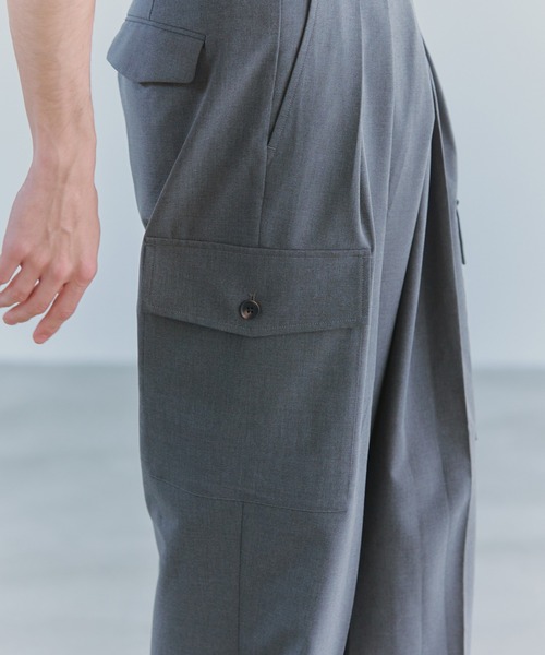 NewAnce（ニュアンス）の「【NewAnce】Two Tuck Draping Cargo Slacks / Polyester & Rayon Blend（カーゴパンツ・メンズ・ブラック/グレー・S/M/L）」の4枚目の写真