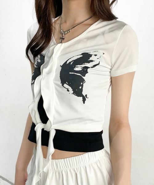 lilful(リルフル)の「バタフライモチーフ デザインコンパクトTシャツ(Tシャツ/カットソー・レディース・ホワイト/ブラック・F)」の13枚目の写真