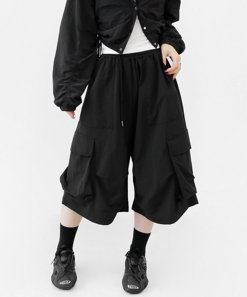 minsobi(ミンソビ)の「カーゴナイロンワイドバミューダパンツ(カーゴパンツ・メンズ・ブラック・FREE)」の4枚目の写真