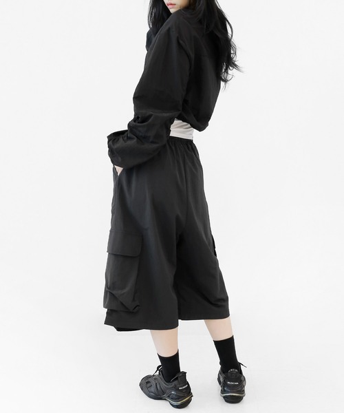 minsobi(ミンソビ)の「カーゴナイロンワイドバミューダパンツ(カーゴパンツ・メンズ・ブラック・FREE)」の14枚目の写真