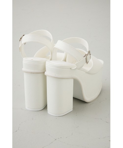 AZUL by moussy(アズールバイマウジー)の「プラットフォームサンダル(サンダル・レディース・オフホワイト/ブラック・SMALL/MEDIUM/LARGE)」の7枚目の写真