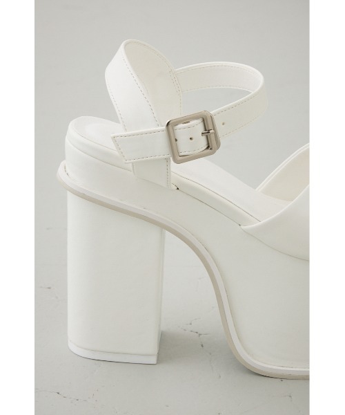 AZUL by moussy(アズールバイマウジー)の「プラットフォームサンダル(サンダル・レディース・オフホワイト/ブラック・SMALL/MEDIUM/LARGE)」の8枚目の写真