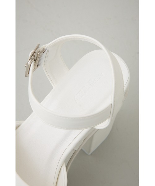 AZUL by moussy(アズールバイマウジー)の「プラットフォームサンダル(サンダル・レディース・オフホワイト/ブラック・SMALL/MEDIUM/LARGE)」の11枚目の写真