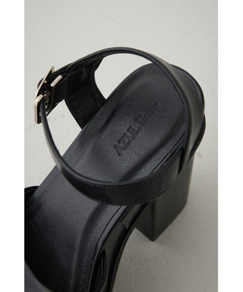 AZUL by moussy(アズールバイマウジー)の「プラットフォームサンダル(サンダル・レディース・オフホワイト/ブラック・SMALL/MEDIUM/LARGE)」の20枚目の写真