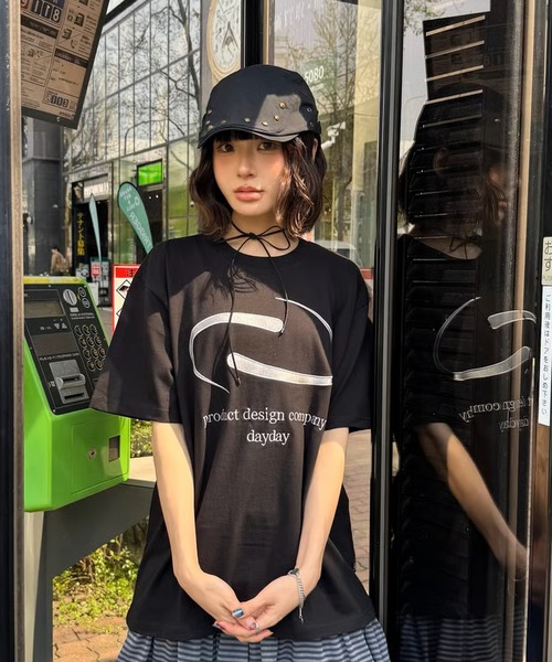 DAYDAY（デイデイ）の「スピンロゴ S/S Ｔシャツ（Tシャツ/カットソー・レディース・ブラック/ホワイト・XL/L/M）」の2枚目の写真