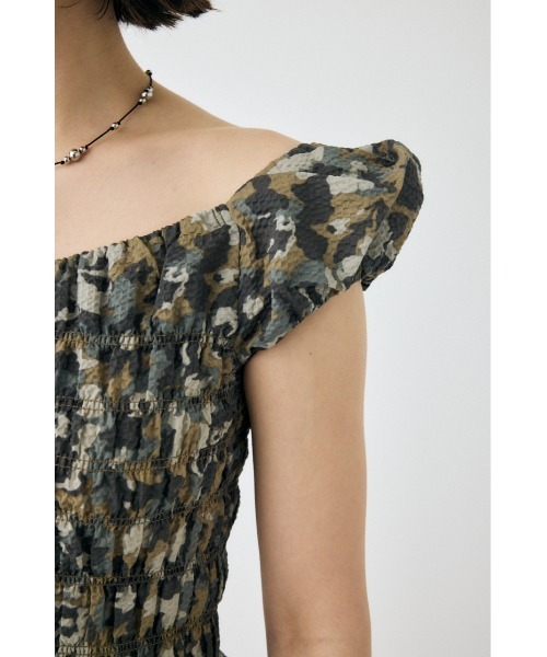 MOUSSY(マウジー)の「OPEN NECK GATHER ブラウス(シャツ/ブラウス・レディース・ホワイト/グリーン系その他2/ブラック・FREE)」の21枚目の写真