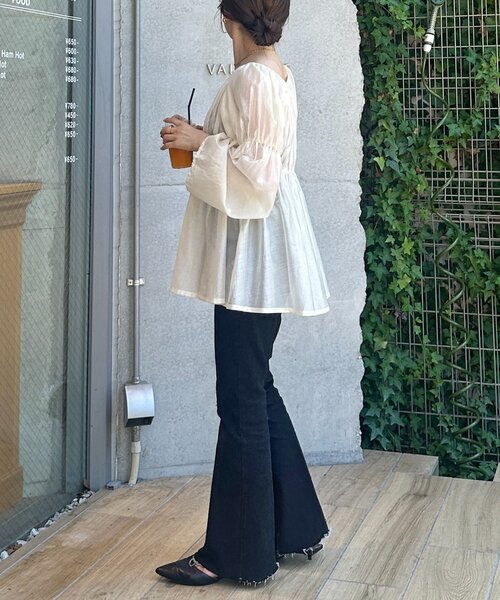 Thevon（ゼボン）の「シアーシャーリングチュニックブラウス（シャツ/ブラウス・レディース・ブラウン/ブラック/アイボリー・FREE）」の11枚目の写真