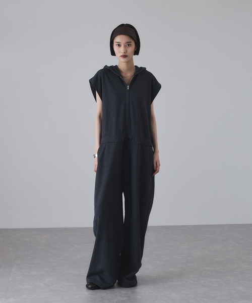 ADAM ET ROPE'(アダムエロペ)の「【サステナブル】ヘアバンド(ヘアバンド・レディース・ダークブラウン/ブラック・FREE)」の4枚目の写真