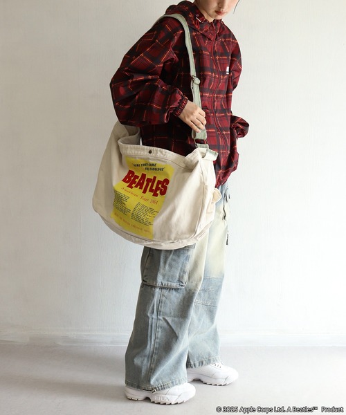 The Beatles（ザビートルズ）の「The Beatles / ビートルズ プリント ショルダーバッグ コットンキャンバス チケットモチーフ / American Tour 1964（ショルダーバッグ・メンズ・ブルー/アイボリー/アイボリー系/ベージュ・FREE）」の11枚目の写真
