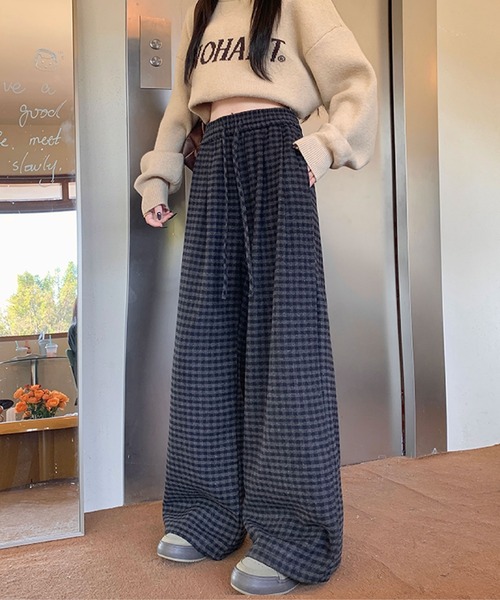 2ly2（トゥーリートゥー）の「厚手素材のチェック柄ワイドパンツ（その他パンツ・レディース・ブラック・FREE）」の2枚目の写真