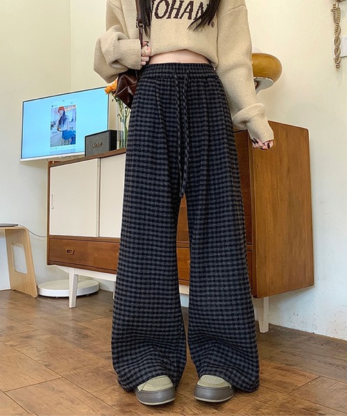 2ly2（トゥーリートゥー）の「厚手素材のチェック柄ワイドパンツ（その他パンツ・レディース・ブラック・FREE）」の5枚目の写真
