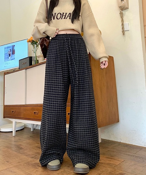 2ly2（トゥーリートゥー）の「厚手素材のチェック柄ワイドパンツ（その他パンツ・レディース・ブラック・FREE）」の6枚目の写真