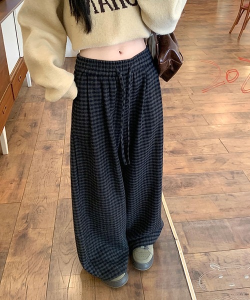 2ly2（トゥーリートゥー）の「厚手素材のチェック柄ワイドパンツ（その他パンツ・レディース・ブラック・FREE）」の7枚目の写真