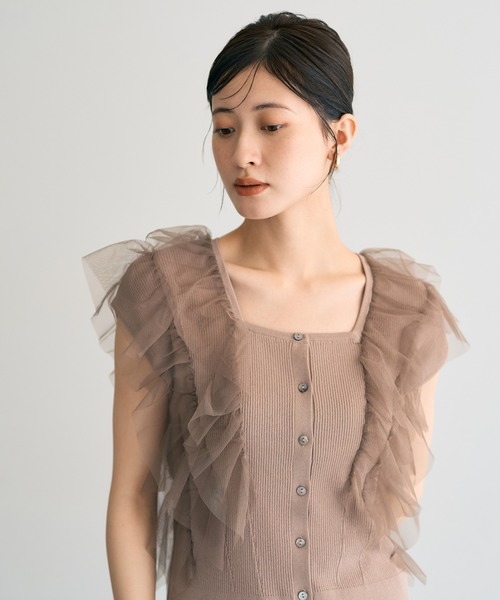 YECCA VECCA（イェッカヴェッカ）の「チュールラッフルノースリーブカーディガン（カーディガン/ボレロ・レディース・ブラック/ブラウン/ベージュ・FREE）」の3枚目の写真