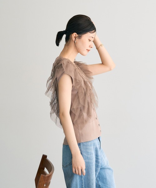 YECCA VECCA（イェッカヴェッカ）の「チュールラッフルノースリーブカーディガン（カーディガン/ボレロ・レディース・ブラック/ブラウン/ベージュ・FREE）」の6枚目の写真