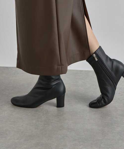 RIVE DROITE（リヴドロワ）の「【安定感◎】ラウンドトゥショートブーツ（ブーツ・レディース・ベージュ/ブラック・38/37/36）」の6枚目の写真