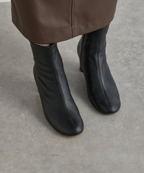 RIVE DROITE（リヴドロワ）の「【安定感◎】ラウンドトゥショートブーツ（ブーツ・レディース・ベージュ/ブラック・38/37/36）」の7枚目の写真
