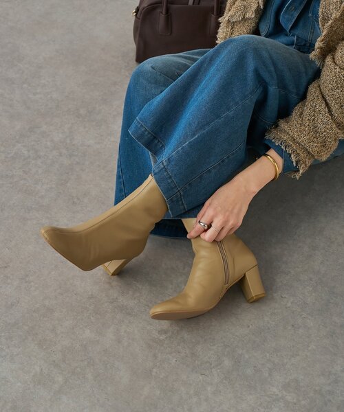 RIVE DROITE（リヴドロワ）の「【安定感◎】ラウンドトゥショートブーツ（ブーツ・レディース・ベージュ/ブラック・38/37/36）」の10枚目の写真