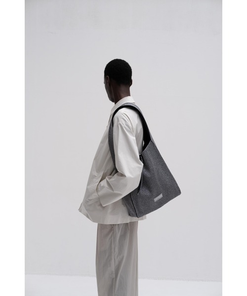 LASTFRAME（ラストフレーム）の「KYOTO METALLIC REVERSIBLE TASUKI TOTE LARGE（ショルダーバッグ・レディース・グレー系その他/シルバー系その他・LARGE）」の12枚目の写真