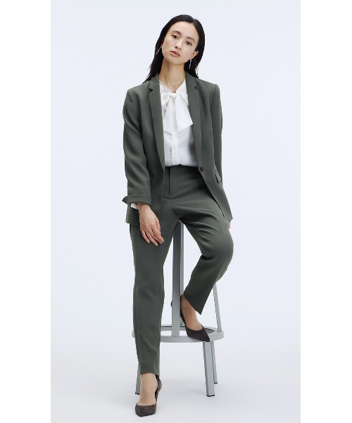 AOYAMA（アオヤマ）の「センタープレスでスタイリッシュに！バックサテンテーパードパンツ（スーツパンツ・レディース・モカ/チャコールグレー・11号/9号/13号/5号/17号/7号/15号）」の9枚目の写真