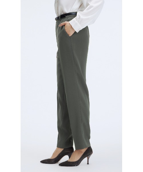 AOYAMA（アオヤマ）の「センタープレスでスタイリッシュに！バックサテンテーパードパンツ（スーツパンツ・レディース・モカ/チャコールグレー・11号/9号/13号/5号/17号/7号/15号）」の7枚目の写真