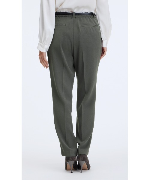 AOYAMA（アオヤマ）の「センタープレスでスタイリッシュに！バックサテンテーパードパンツ（スーツパンツ・レディース・モカ/チャコールグレー・11号/9号/13号/5号/17号/7号/15号）」の6枚目の写真