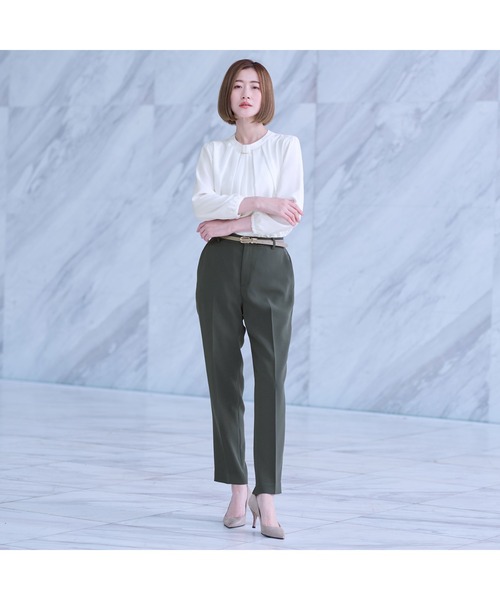 AOYAMA（アオヤマ）の「センタープレスでスタイリッシュに！バックサテンテーパードパンツ（スーツパンツ・レディース・モカ/チャコールグレー・11号/9号/13号/5号/17号/7号/15号）」の20枚目の写真