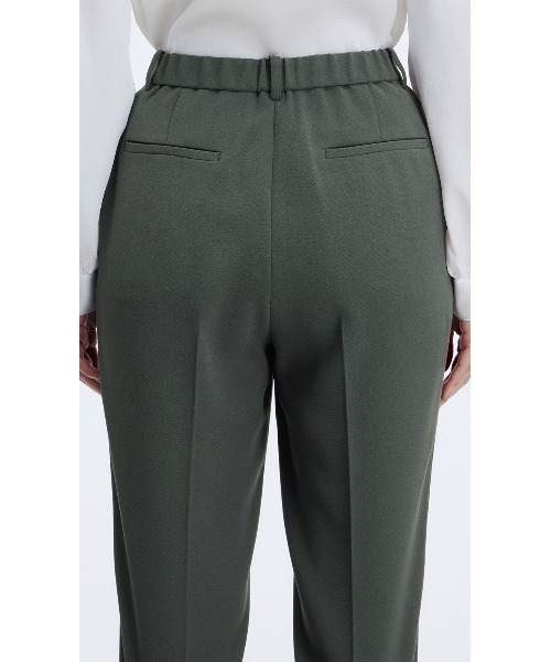 AOYAMA（アオヤマ）の「センタープレスでスタイリッシュに！バックサテンテーパードパンツ（スーツパンツ・レディース・モカ/チャコールグレー・11号/9号/13号/5号/17号/7号/15号）」の4枚目の写真