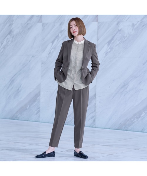 AOYAMA(アオヤマ)の「クレリックとゴールドの第一ボタンで顔回りを明るく演出!バンドカラークレリックシャツ(シャツ/ブラウス・レディース・ブルー/ブラウン・M/L)」の7枚目の写真
