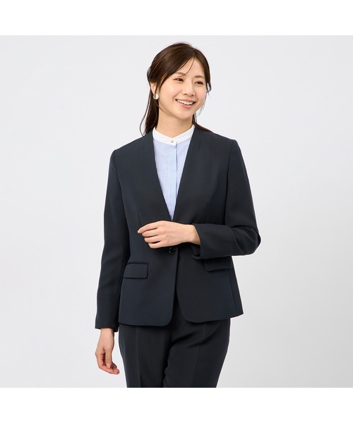 AOYAMA(アオヤマ)の「クレリックとゴールドの第一ボタンで顔回りを明るく演出!バンドカラークレリックシャツ(シャツ/ブラウス・レディース・ブルー/ブラウン・M/L)」の12枚目の写真