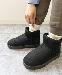 ショート丈のムートンブーツ