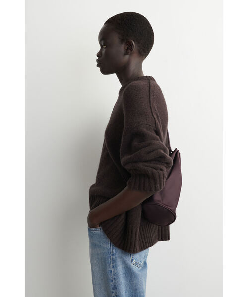 ナイロン製 巾着クロスボディバッグ（ショルダーバッグ）｜COS（コス