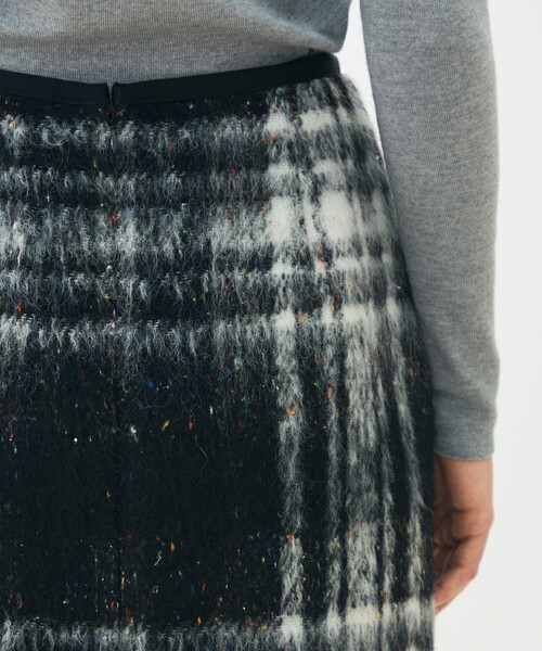 TOMORROWLAND collection（トゥモローランドコレクション）の「カラーネップチェック タイトストレートスカート（スカート・レディース・ブラック系その他・34/36）」の7枚目の写真