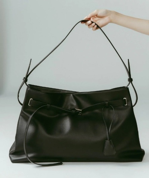 Knuth Marf（クヌースマーフ）の「Knuth Marf belted leather bigbag（ハンドバッグ・レディース・ブラック・FREE）」の6枚目の写真